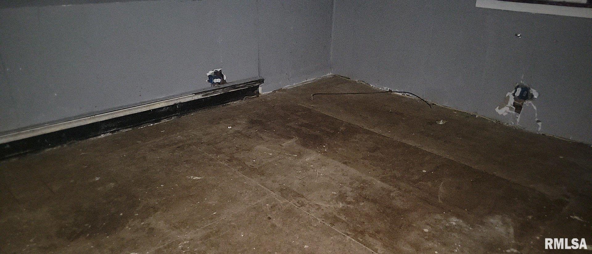 3016 Cleveland Street Clinton, IA 52732 - Photo 14 of 14 a close view of a faucet in the kitchen