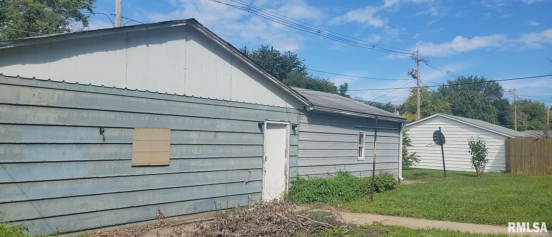 3016 Cleveland Street Clinton, IA 52732 - Photo 3 of 14 a view of a house with a yard
