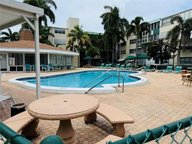$2,400 | 1333 East Hallandale Beach Boulevard, Hallandale Beach, FL 33009