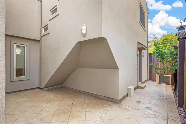 a view of a house with entryway and stairs