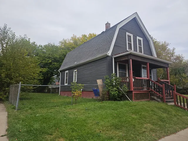 $110,900 | 1526 West Groeling Avenue, Milwaukee, WI 53206