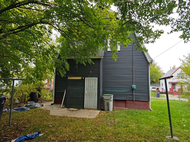 $110,900 | 1526 West Groeling Avenue, Milwaukee, WI 53206
