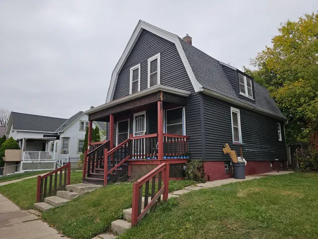 $110,900 | 1526 West Groeling Avenue, Milwaukee, WI 53206