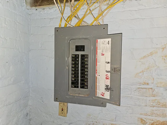 $110,900 | 1526 West Groeling Avenue, Milwaukee, WI 53206