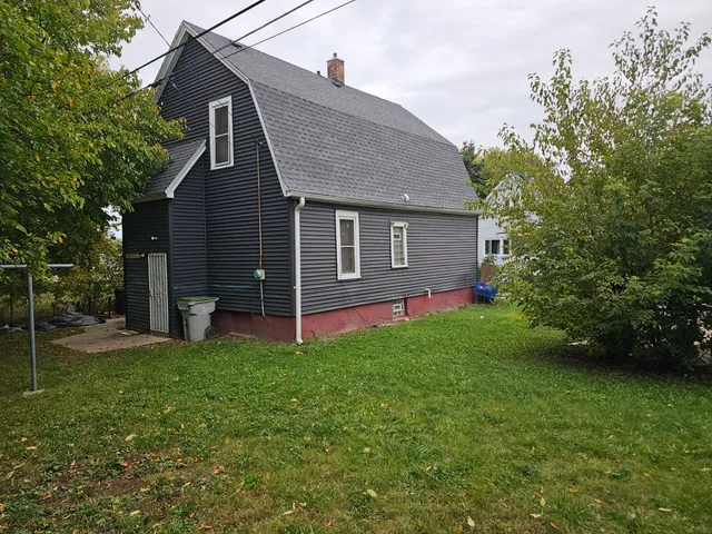 $110,900 | 1526 West Groeling Avenue, Milwaukee, WI 53206