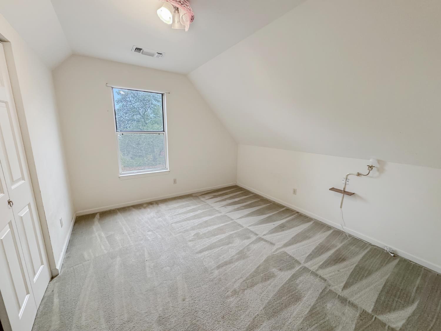 12439 Homestead Way Auburn, CA 95603 - Photo 22 of 27 an empty room with a window
