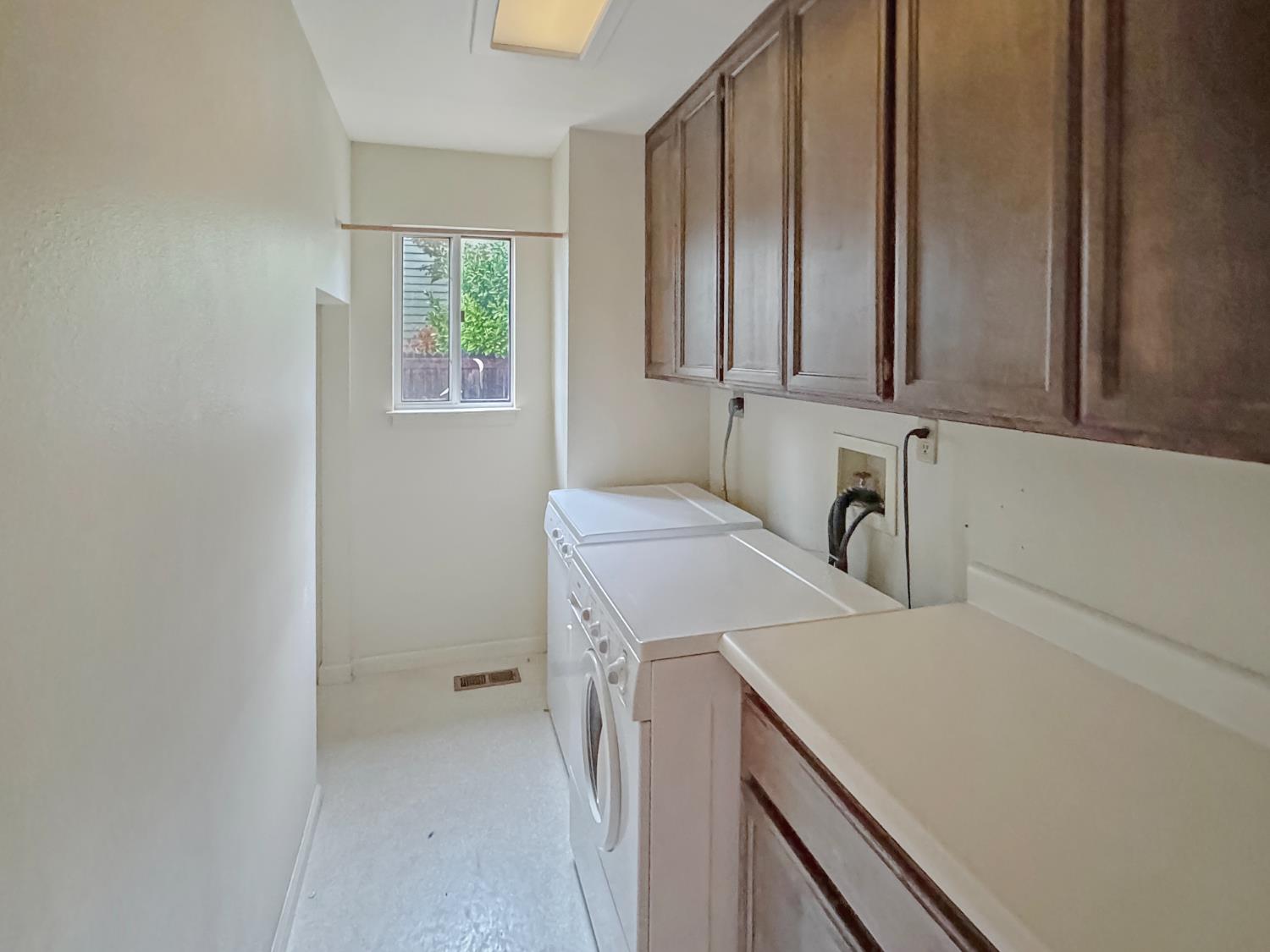 12439 Homestead Way Auburn, CA 95603 - Photo 25 of 27 a utility room with dryer and washer