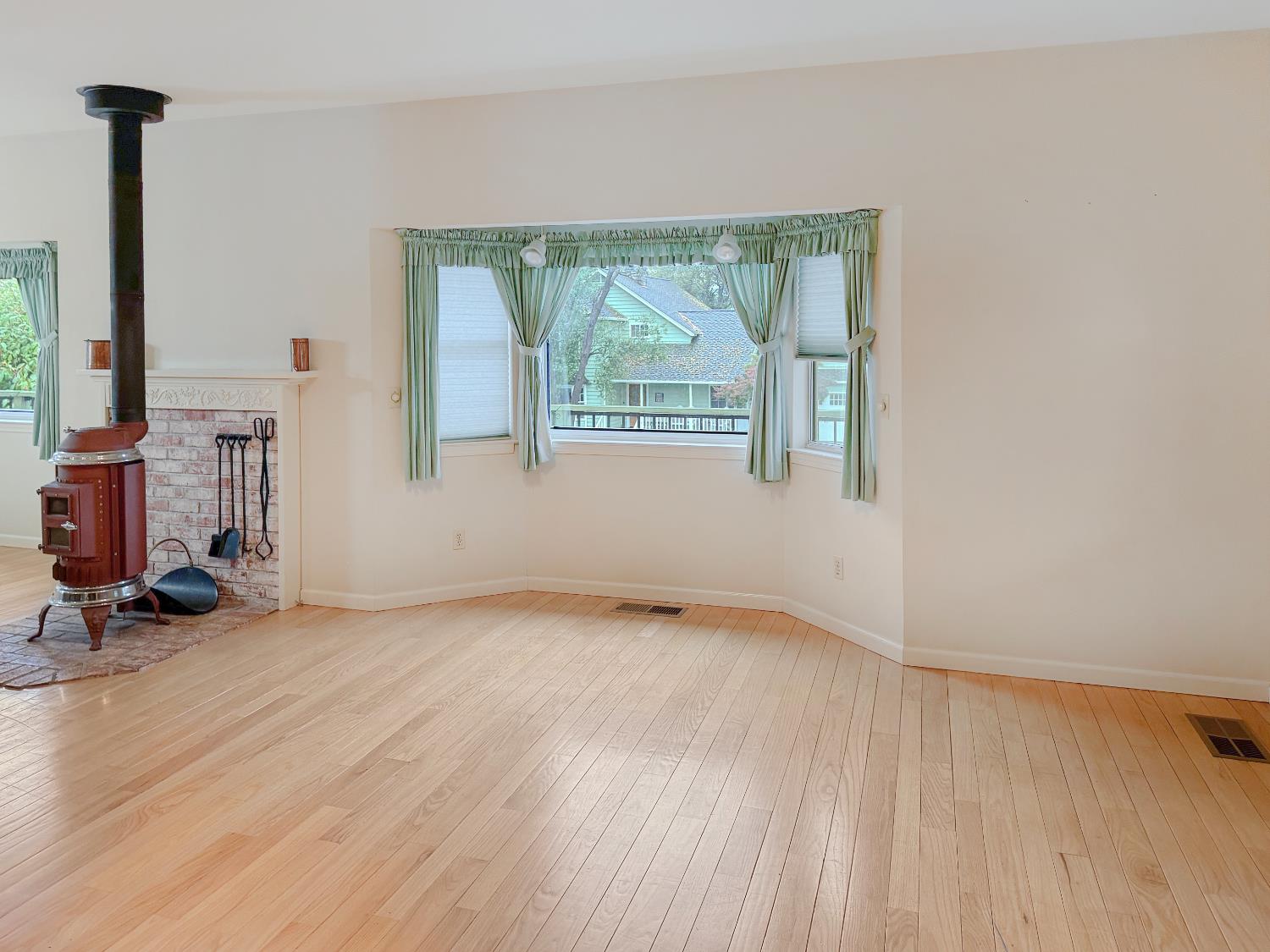 12439 Homestead Way Auburn, CA 95603 - Photo 5 of 27 a view of an empty room with a window
