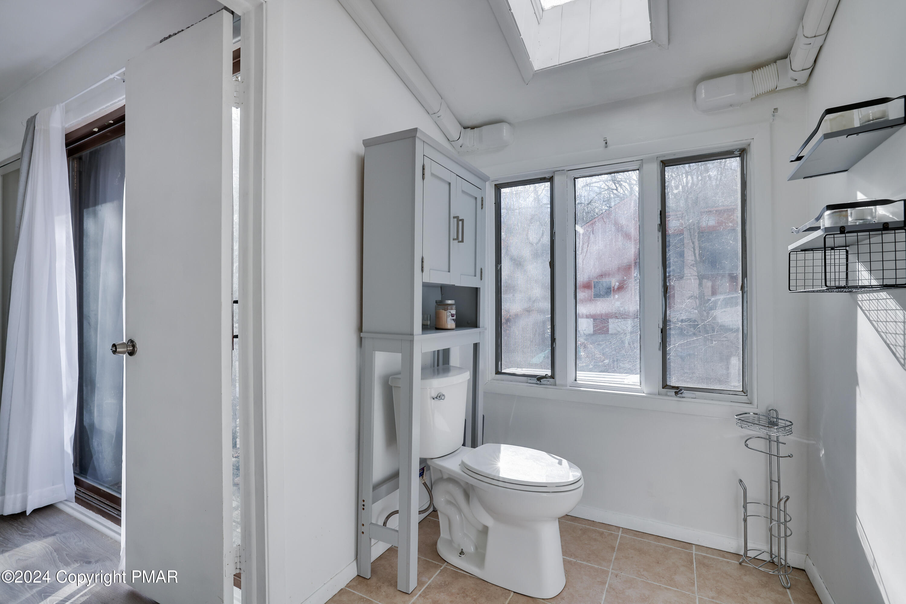 2237 Southport Drive Bushkill, PA 18324 - Photo 19 of 27 Primary Bath