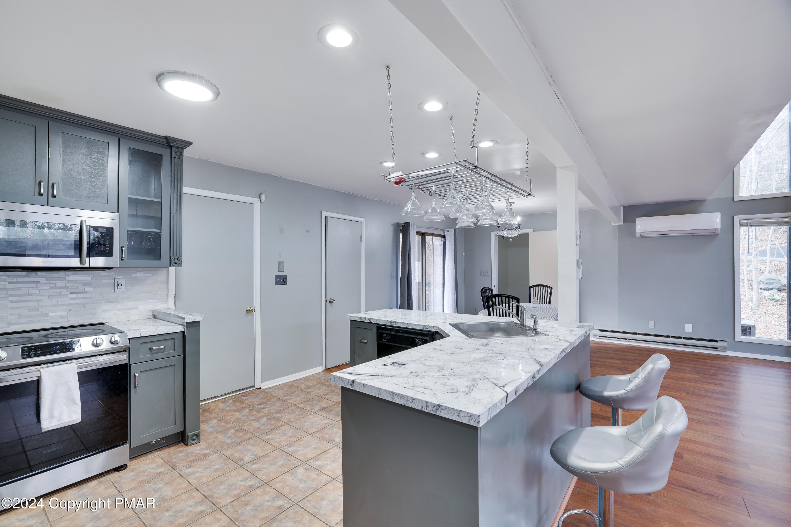 2237 Southport Drive Bushkill, PA 18324 - Photo 10 of 27 Kitchen