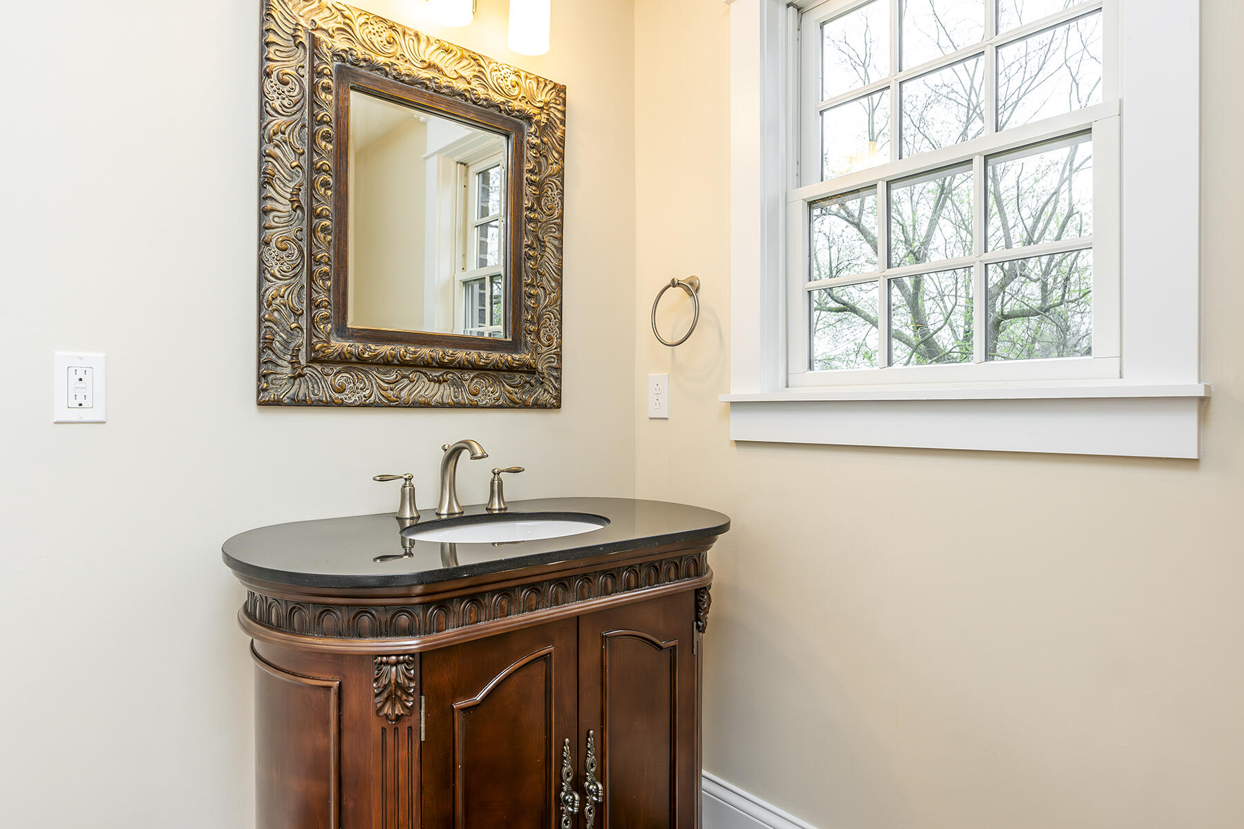 321 Sycamore Road Lexington, KY 40502 - Photo 58 of 82 Vanity