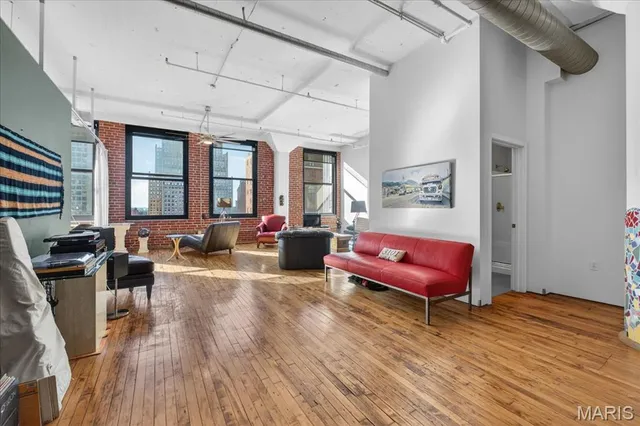 $175,000 | 1010 St Charles Street, Unit 904, St. Louis, MO 63101