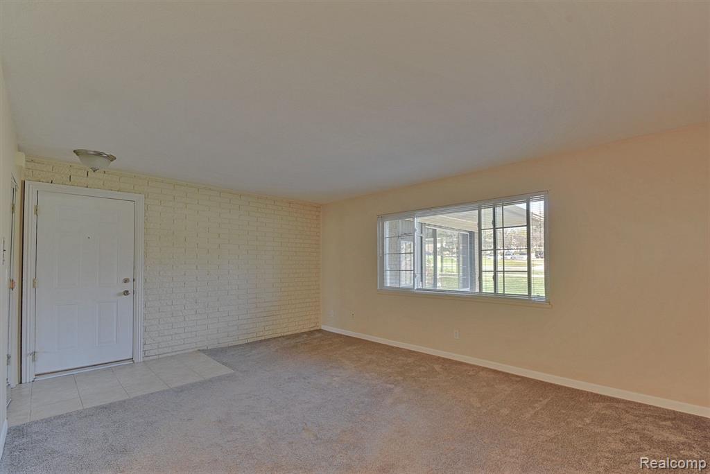 2377 Walton Boulevard, Unit 10 Rochester Hills, MI 48309 - Photo 6 of 15