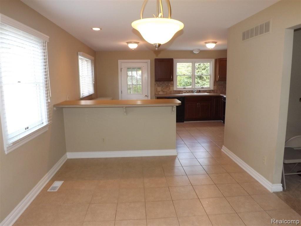 2100 West Square Lake Road Troy, MI 48098 - Photo 10 of 19 DSCF0648.JPG