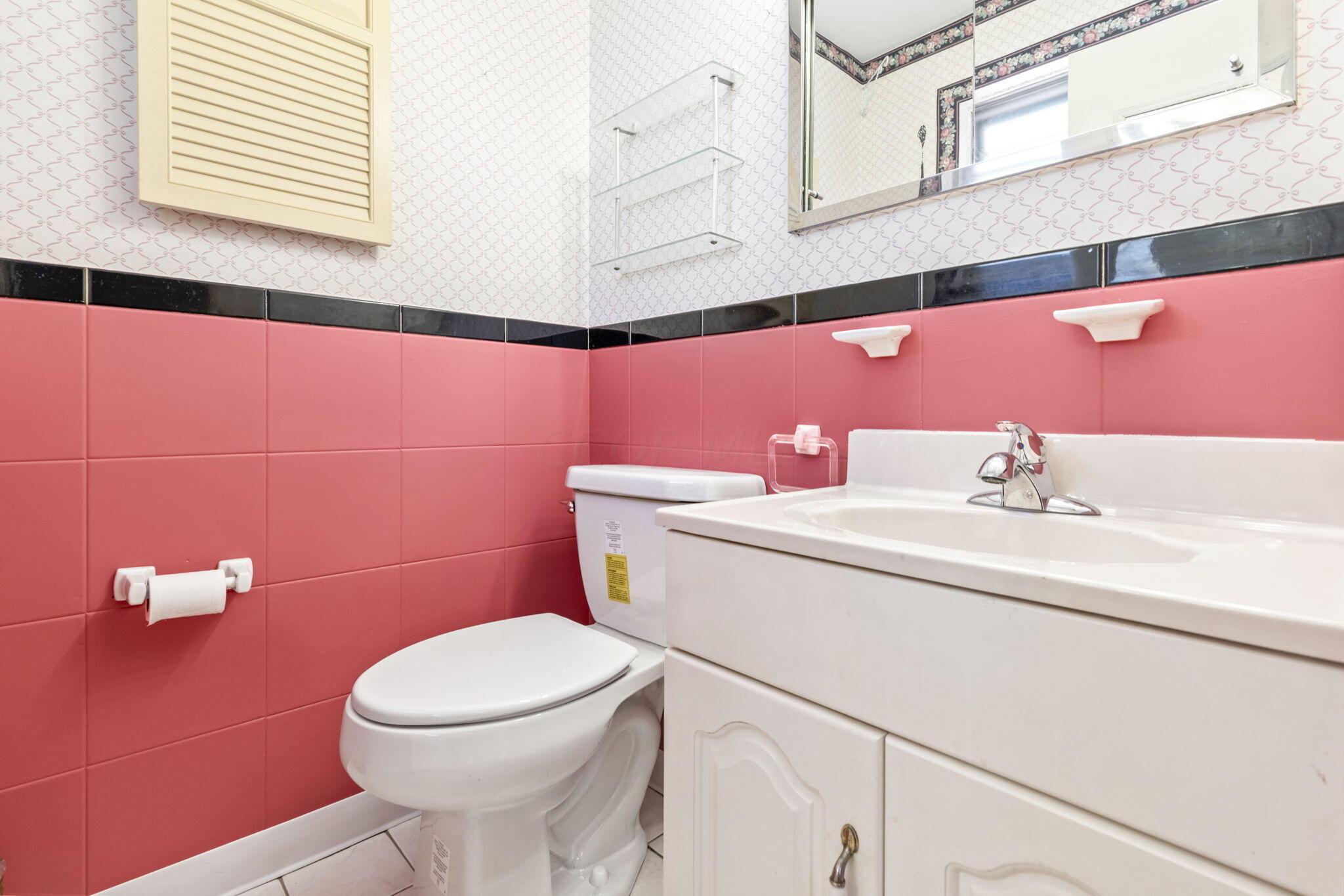 1442 Fullen Road Columbus, OH 43229 - Photo 28 of 46 Primary BR Half Bath