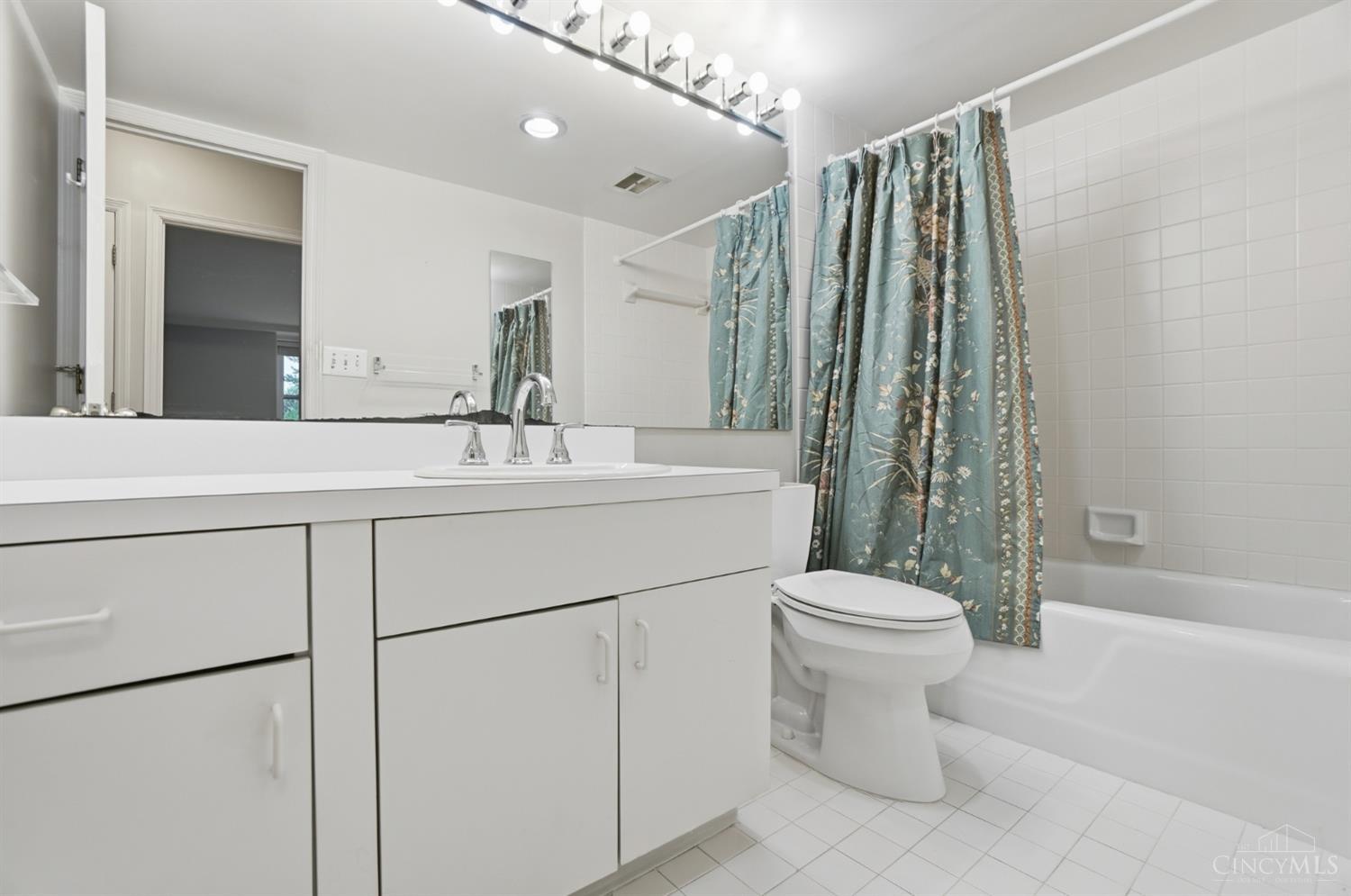 2444 Madison Road, Unit 408 Cincinnati, OH 45208 - Photo 30 of 49