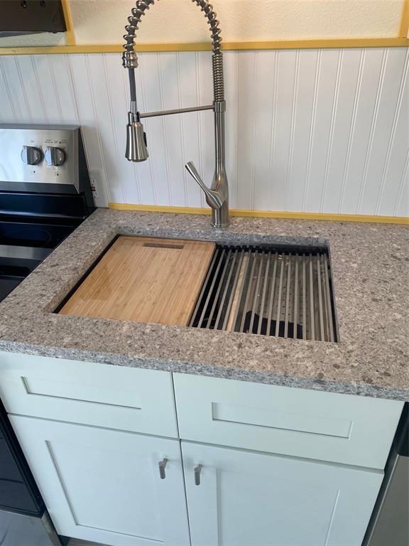 302 Adele Street Edgewater, FL 32132 - Photo 10 of 23