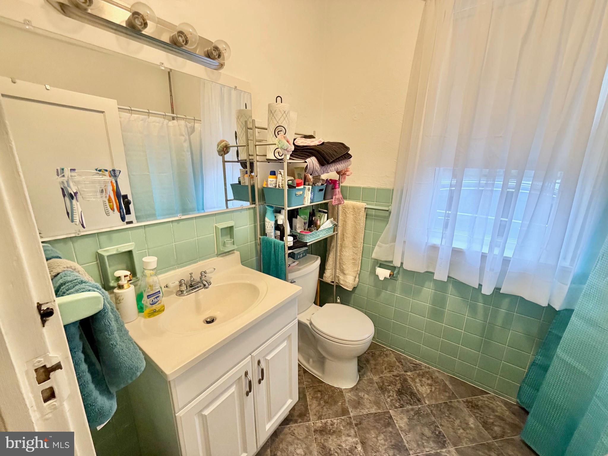 817 Woodlane Road Westampton, NJ 08060 - Photo 9 of 35 Full Bathroom Main Floor