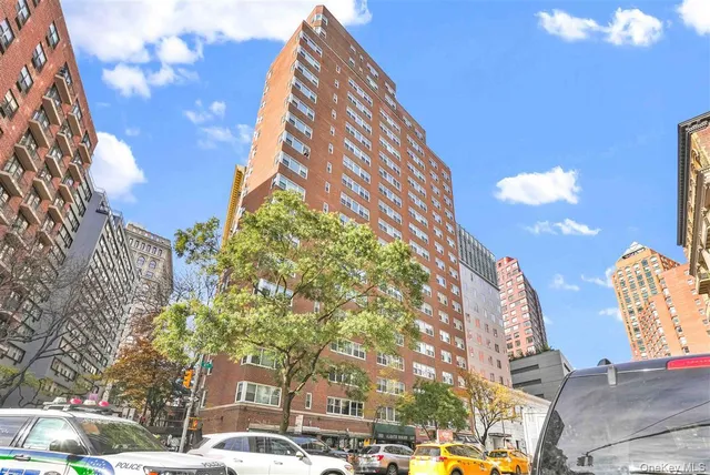 $668,000 | 77 East 12th Street, Unit 17K | Greenwich Village