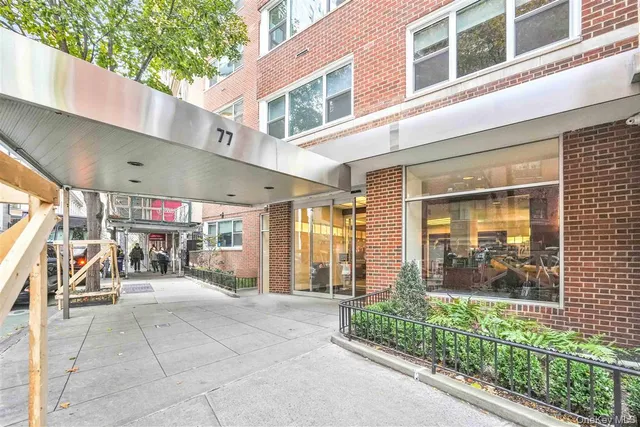 $668,000 | 77 East 12th Street, Unit 17K | Greenwich Village