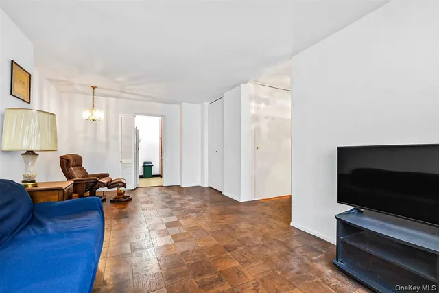 $668,000 | 77 East 12th Street, Unit 17K | Greenwich Village