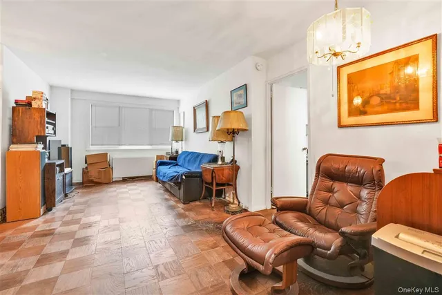 $668,000 | 77 East 12th Street, Unit 17K | Greenwich Village