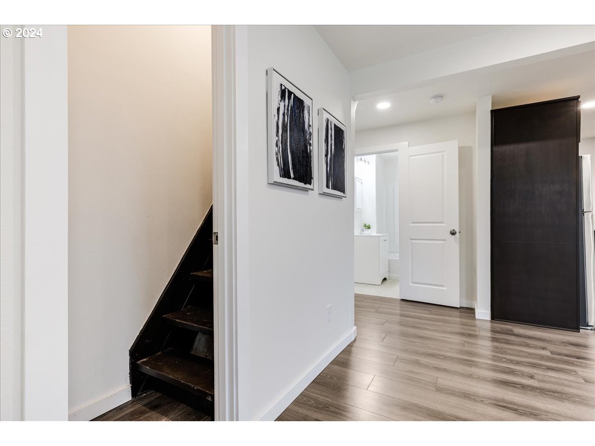711 Southeast 5th Street Gresham, OR 97080 - Photo 21 of 44 a view interior of the house