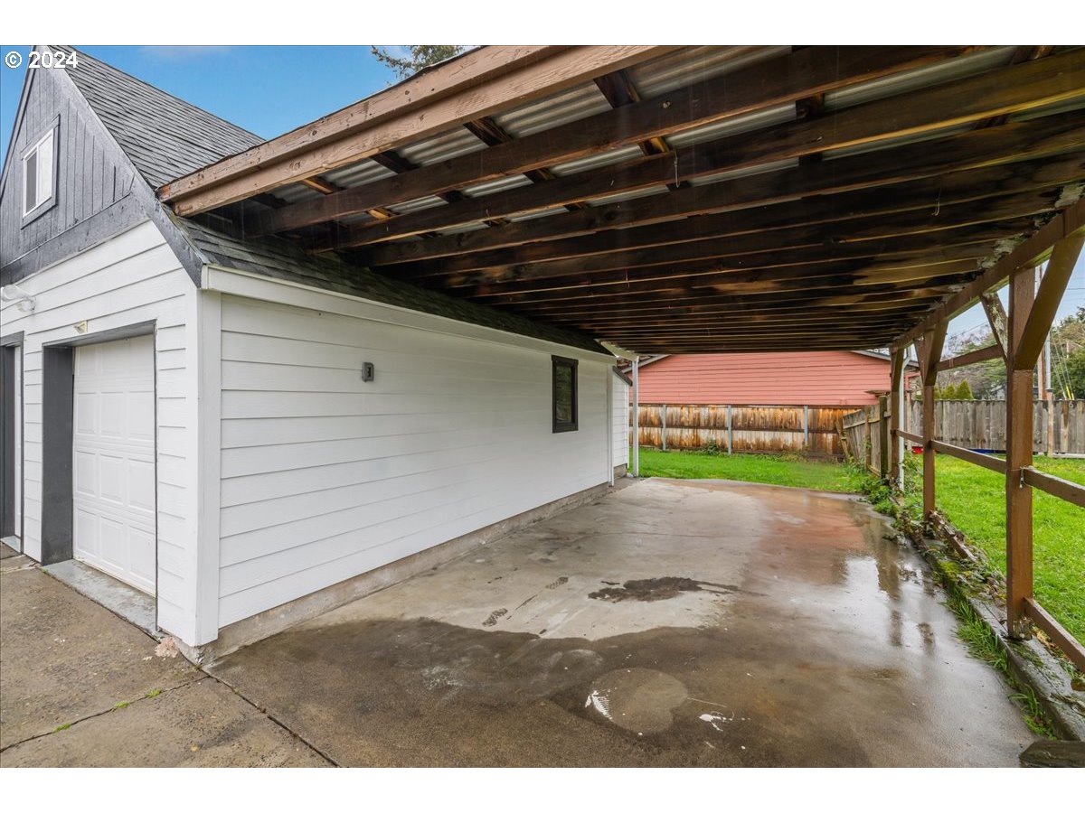 711 Southeast 5th Street Gresham, OR 97080 - Photo 35 of 44 a view of a garage