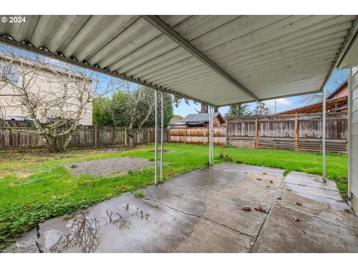 711 Southeast 5th Street Gresham, OR 97080 - Photo 38 of 44 a view of a basketball court