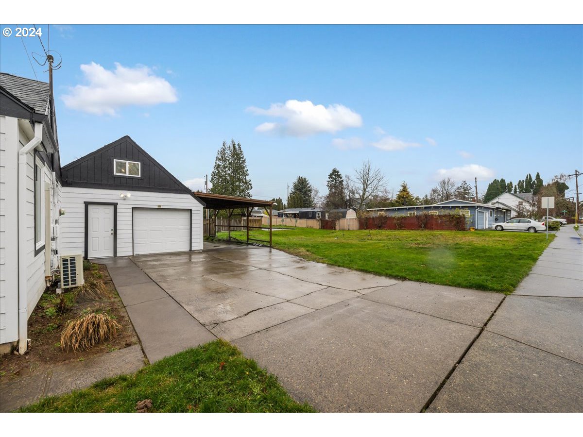 711 Southeast 5th Street Gresham, OR 97080 - Photo 6 of 44 a view of backyard of the house