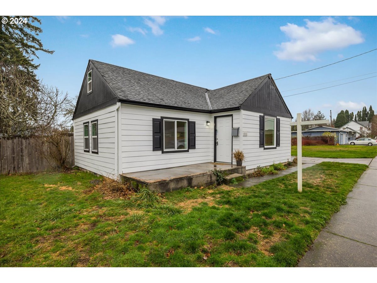 711 Southeast 5th Street Gresham, OR 97080 - Photo 7 of 44 a backyard of a house with table and chairs