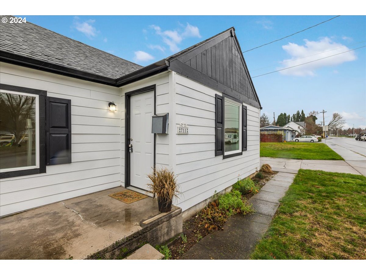 711 Southeast 5th Street Gresham, OR 97080 - Photo 8 of 44