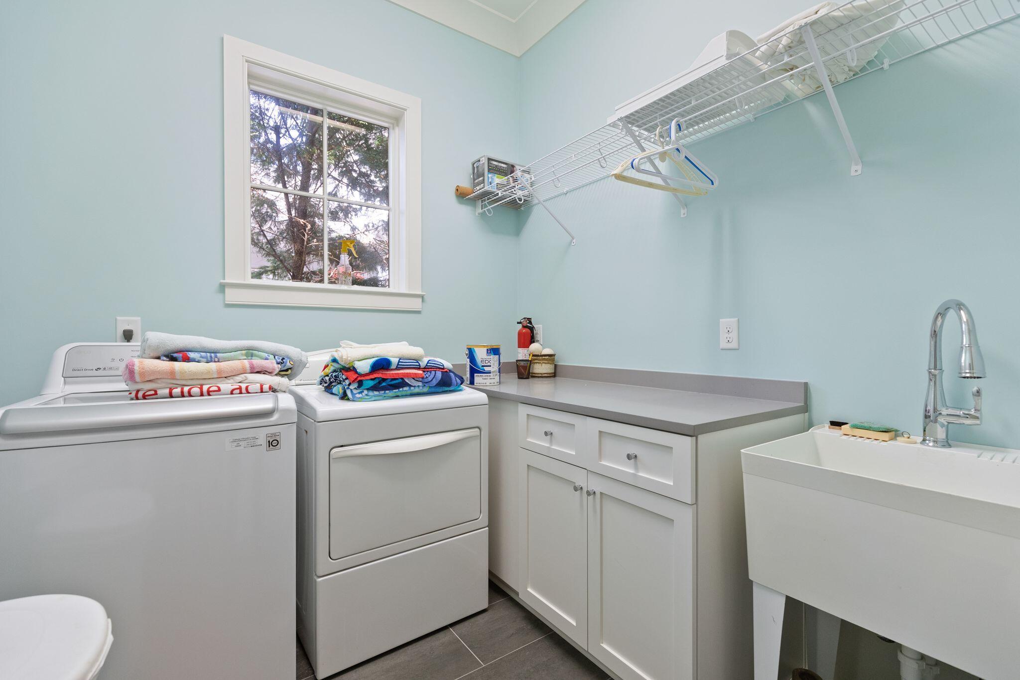 43 Joggling Street Mount Pleasant, SC 29464 - Photo 39 of 48 LARGE LAUNDRY ROOM