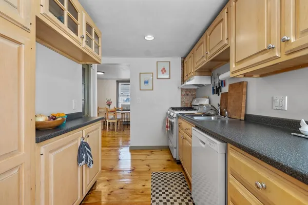 $2,595 | 9 Hodges Court, Unit 2, Salem, MA 01970