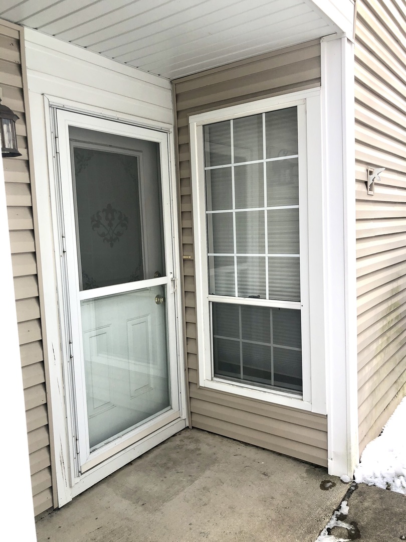 2017 Windemere Circle, Unit 2017 Schaumburg, IL 60169 - Photo 2 of 15 a view of front door