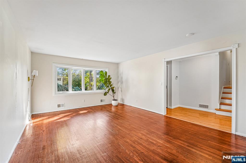 158 Morningside Road Paramus, NJ 07652 - Photo 5 of 31