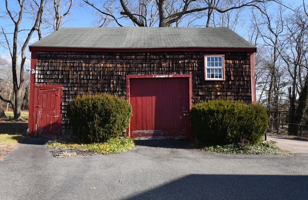 7 Summer Street Kingston, MA 02364 - Photo 3 of 41 a front view of a house