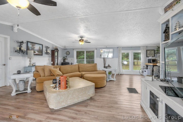 917 South Bossett Road Ravenna, MI 49451 - Photo 3 of 18 20190910194535472060000000-o