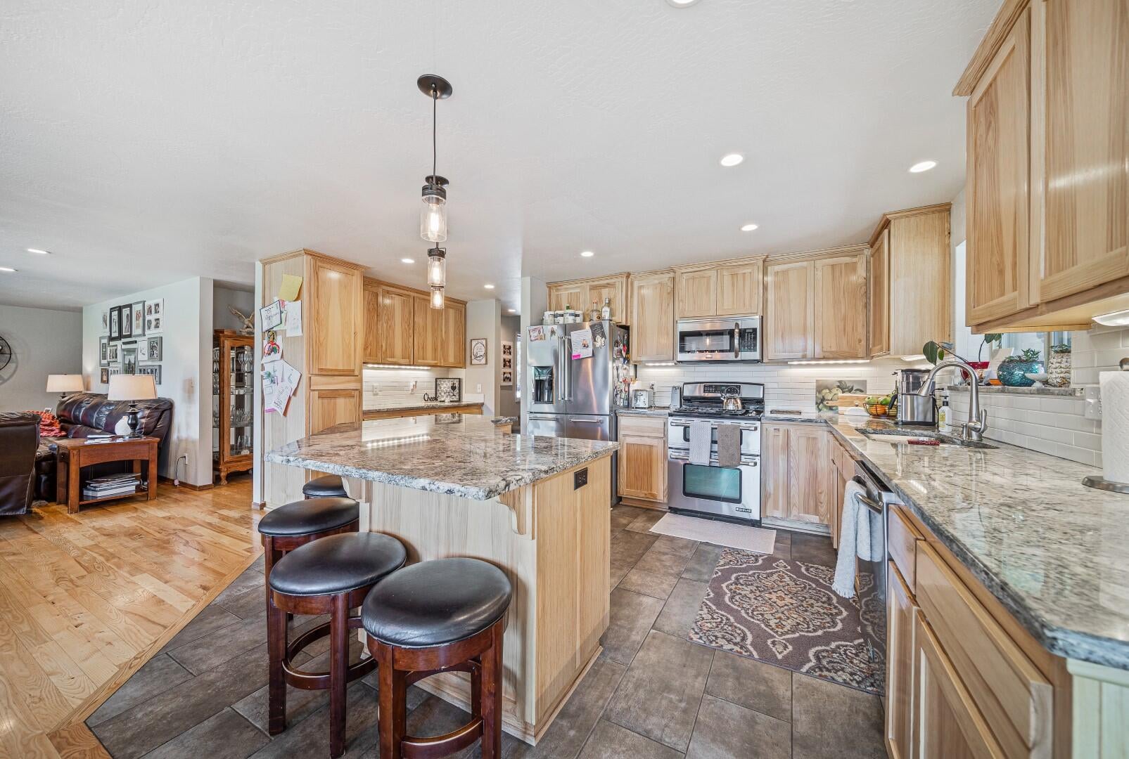 2221 Houston Road Phoenix, OR 97535 - Photo 10 of 49 10