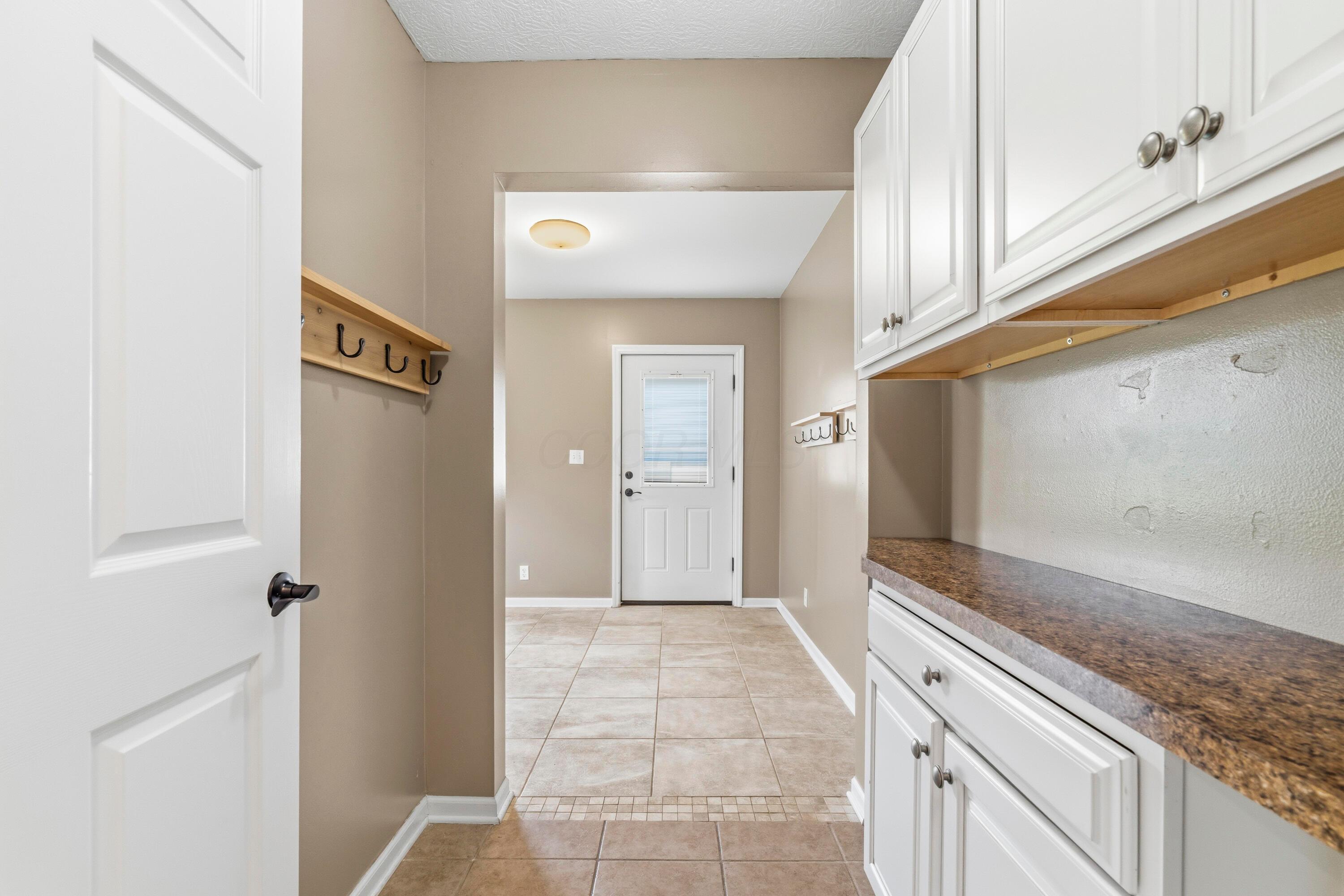 8507 Benner Road Johnstown, OH 43031 - Photo 23 of 69 1st Floor Mudroom with it's own entrance and laundry hookup!