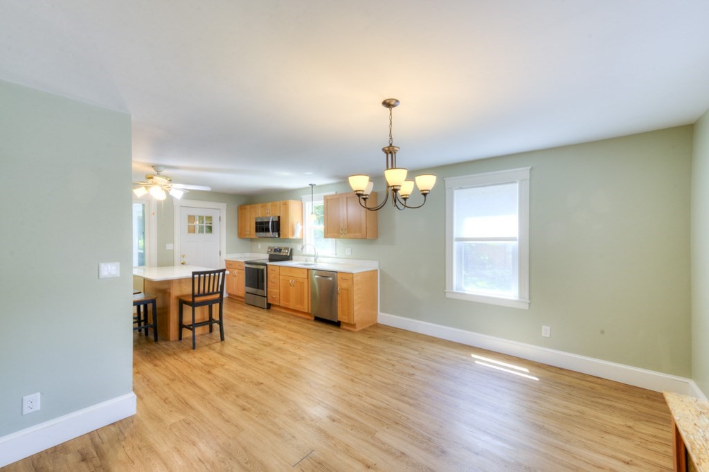 148 Whitmarsh Avenue Worcester, MA 01606 - Photo 11 of 34