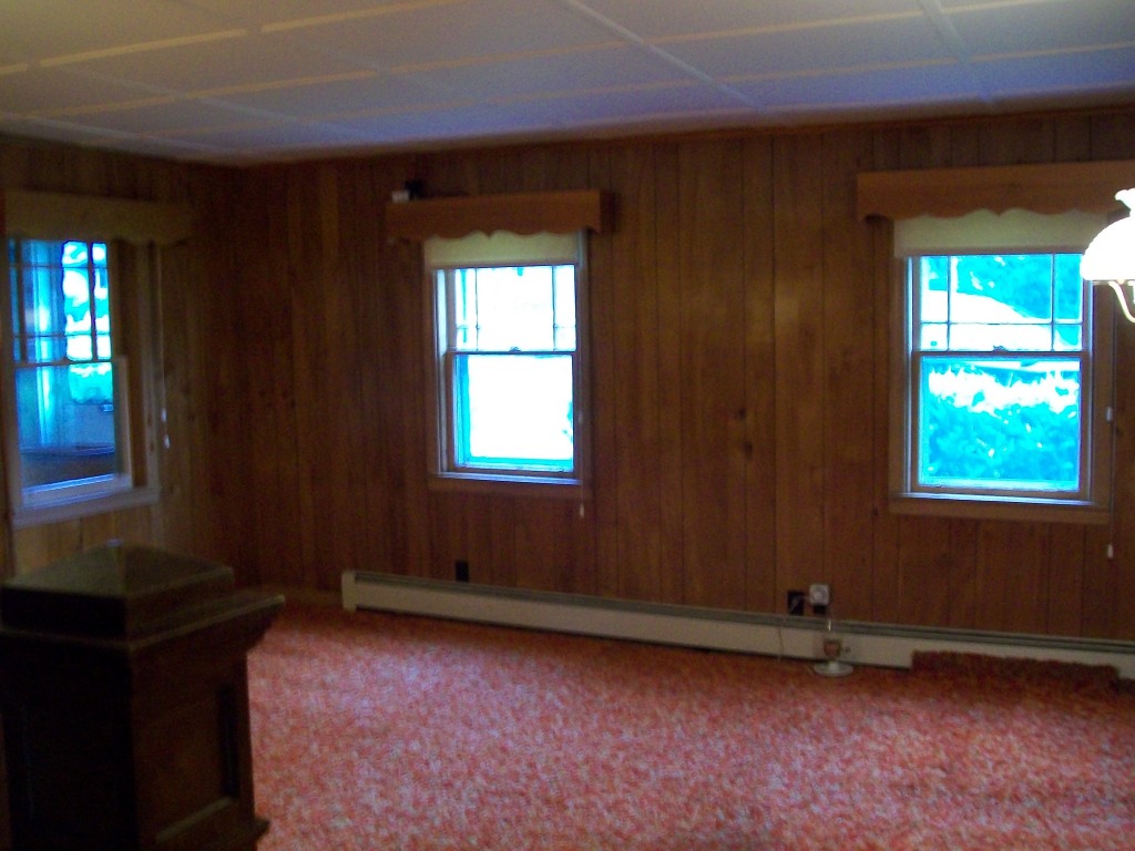 34 Albany Road West Stockbridge, MA 01266 - Photo 15 of 34 an empty room with a window