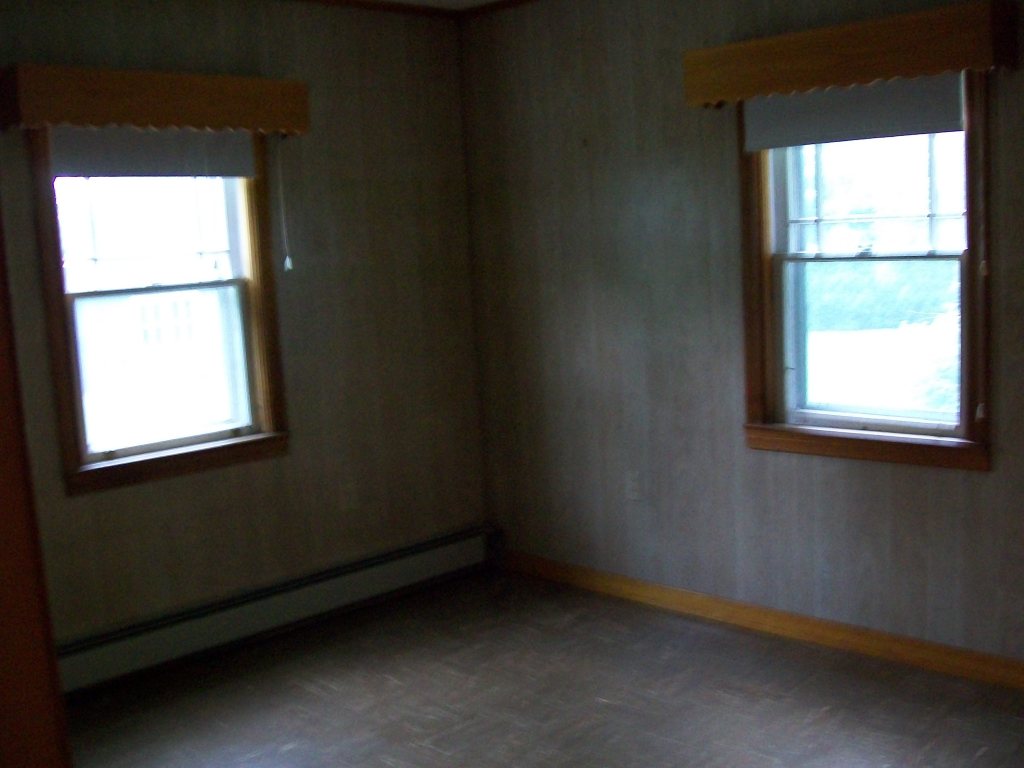 34 Albany Road West Stockbridge, MA 01266 - Photo 21 of 34 an empty room with a window