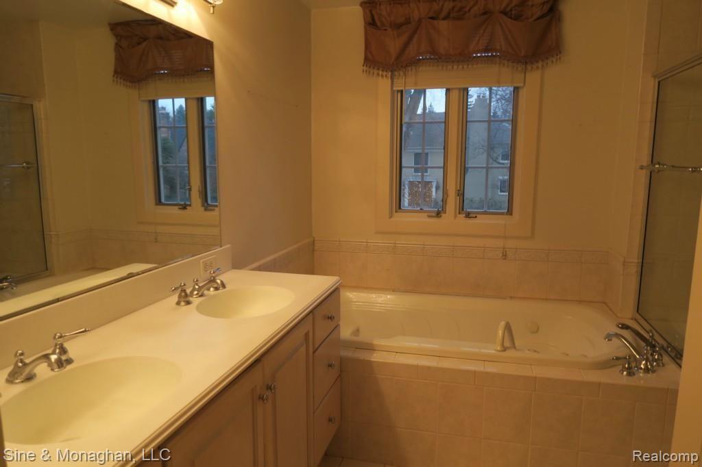131 Moran Road Grosse Pointe, MI 48236 - Photo 13 of 27 img_0284.jpg