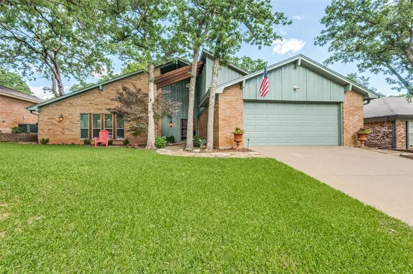 $450,000 | 3025 Pecan Circle, Bedford, TX 76021