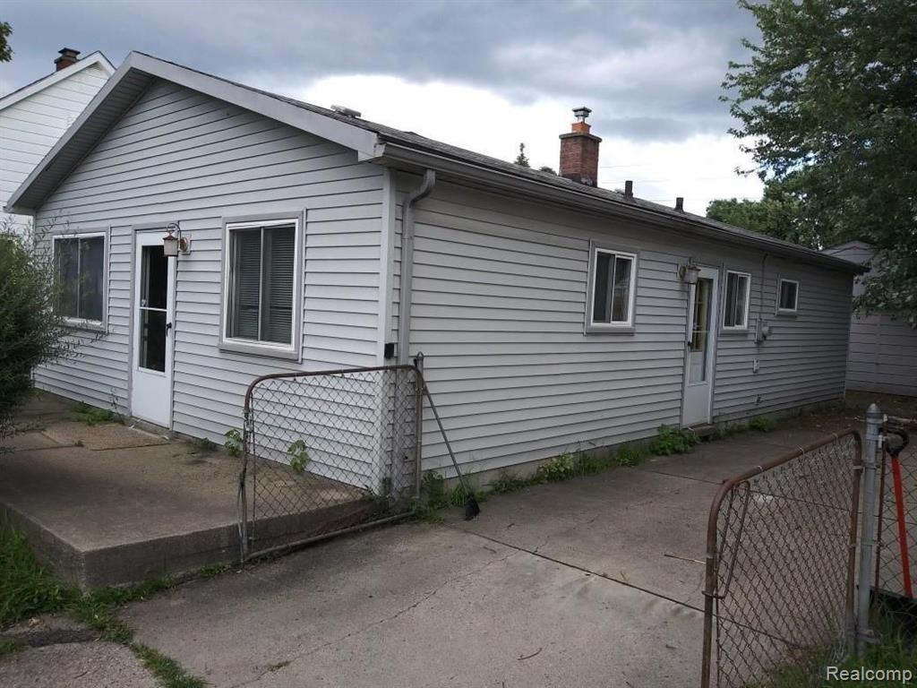 8716 Maxwell Avenue Warren, MI 48089 - Photo 2 of 30