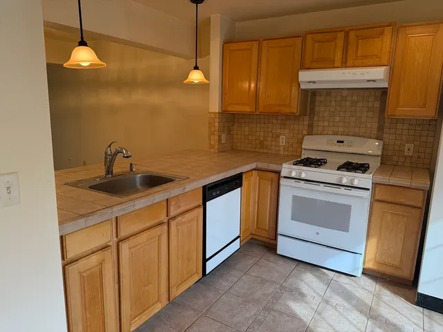 $575,000 | 6 Lilac Court, Unit 6, Hopkinton, MA 01748