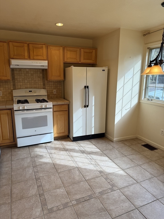 6 Lilac Court, Unit 6 Hopkinton, MA 01748 - Photo 4 of 19