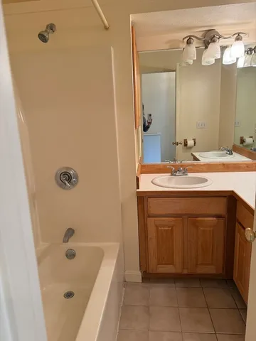 $575,000 | 6 Lilac Court, Unit 6, Hopkinton, MA 01748