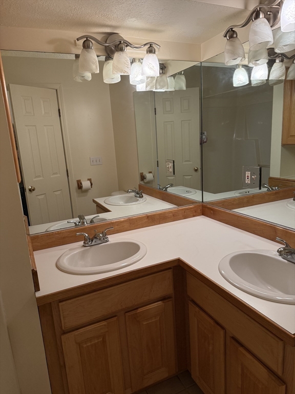 6 Lilac Court, Unit 6 Hopkinton, MA 01748 - Photo 10 of 19